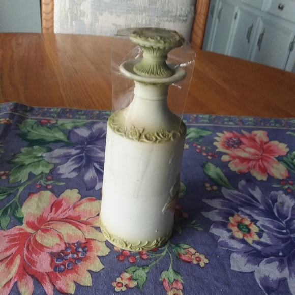 Vintage Urn Courting Couple with lid - Picture 2 of 3